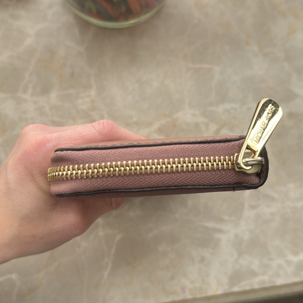 Michael Kors wallet - Picture 7 of 13